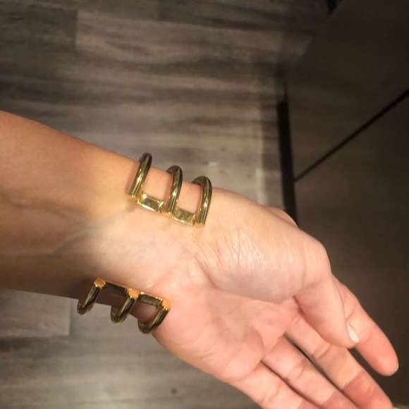 Gold Cuff - Picture 6 of 6